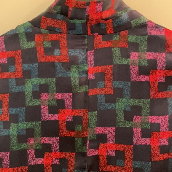 Geometric Patterned 💯 Silk top by Trovata - Picture 9 of 11